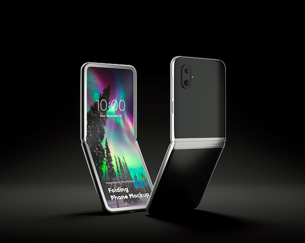 Foldable-vs-Flip-Phones-Classic Flip Phone Reimagined